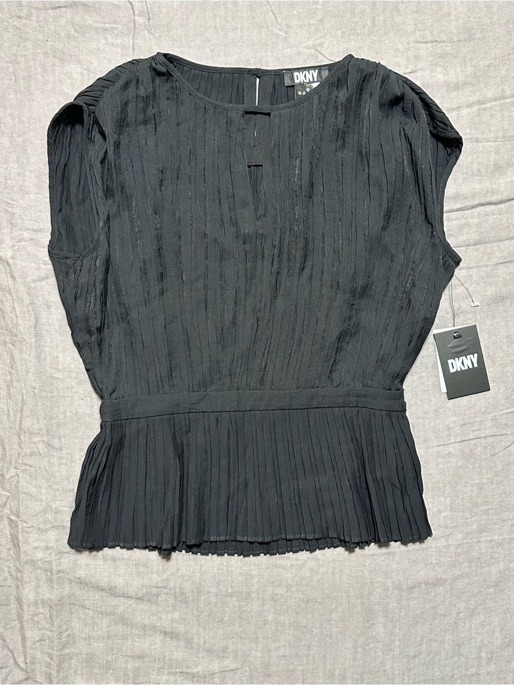🆕 DKNY Women's Black Pleated Short Sleeve Top